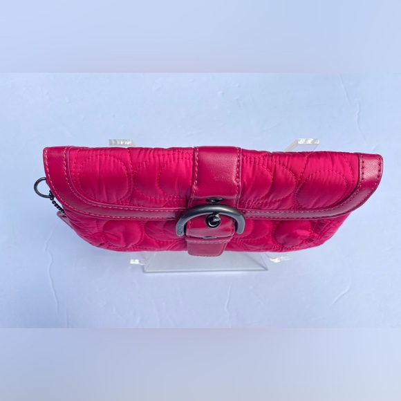 Coach Soho pink quilted signature clutch - Picture 4 of 11